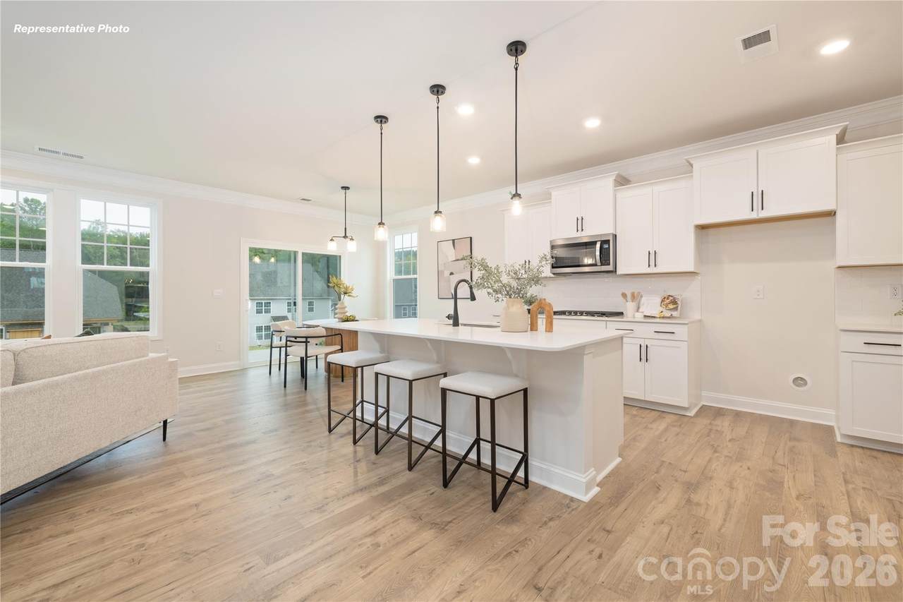 128 Ventnor Way - Photo 1