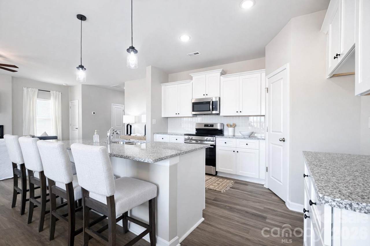 206 Roxanna Court - Photo 1
