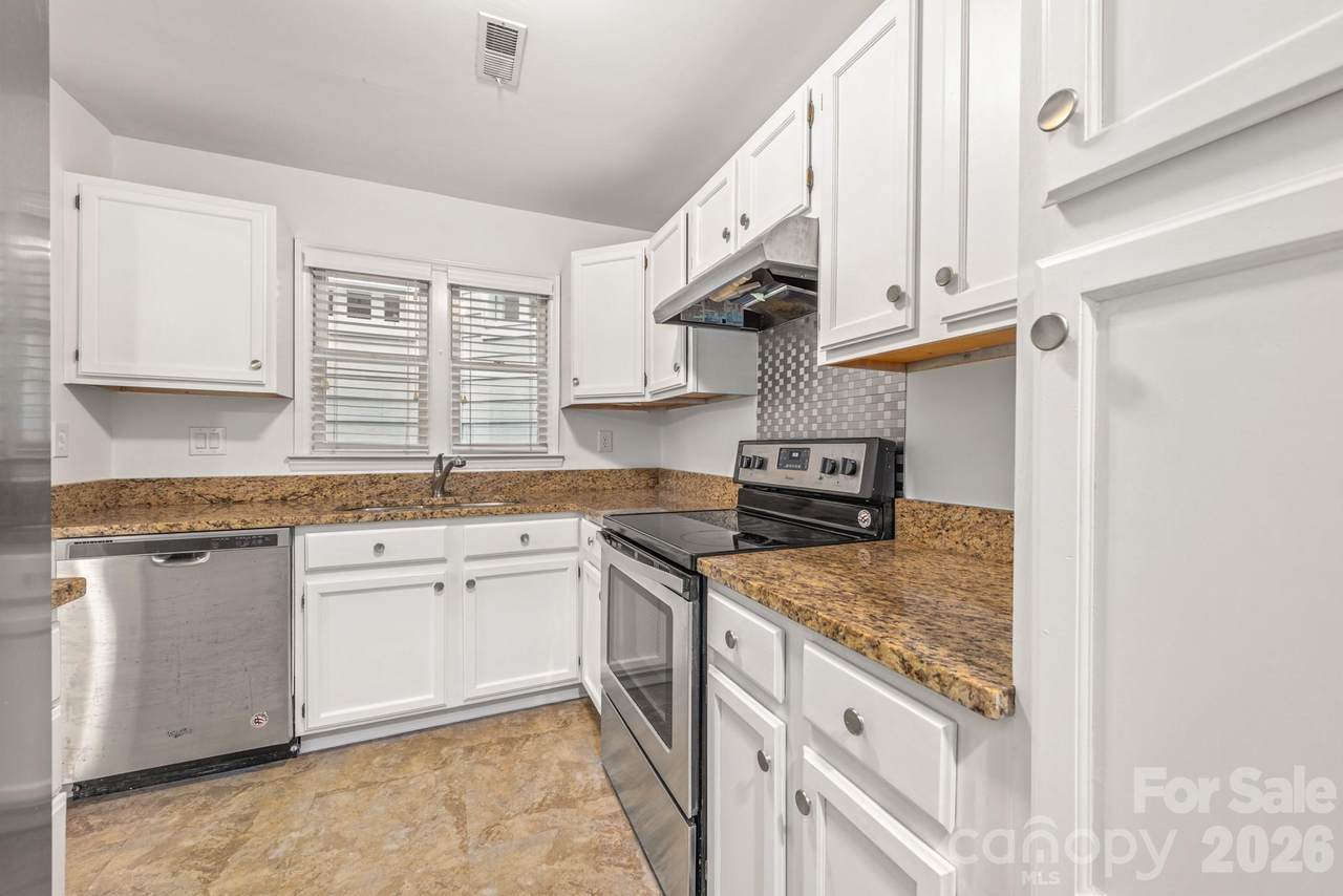 2715 Selwyn Avenue - Photo 1