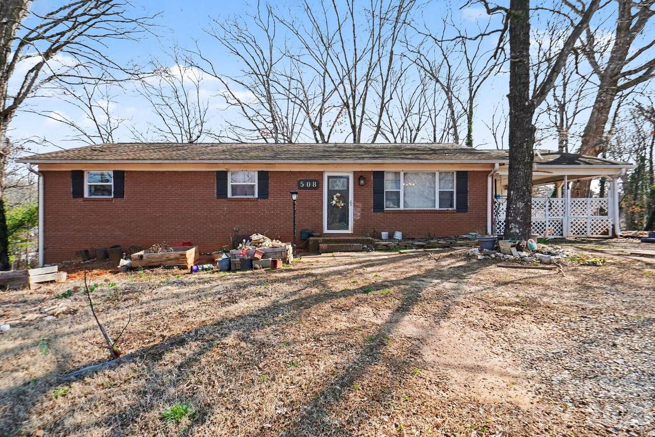 508 Pineywood Road - Photo 1
