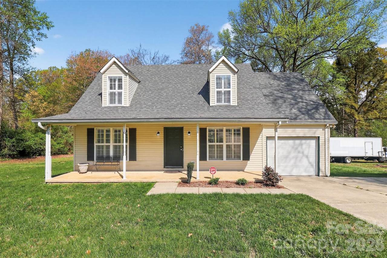 612 Flowe Drive - Photo 1
