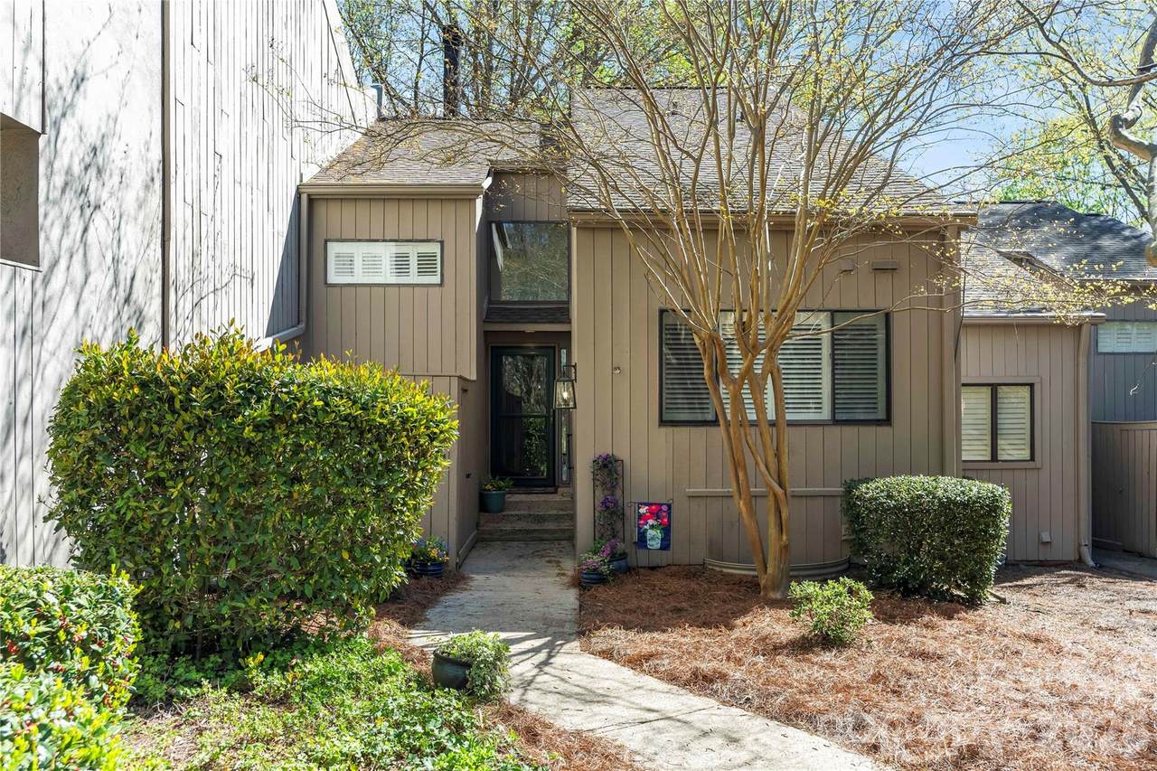 133 Pine Grove Circle - Photo 1