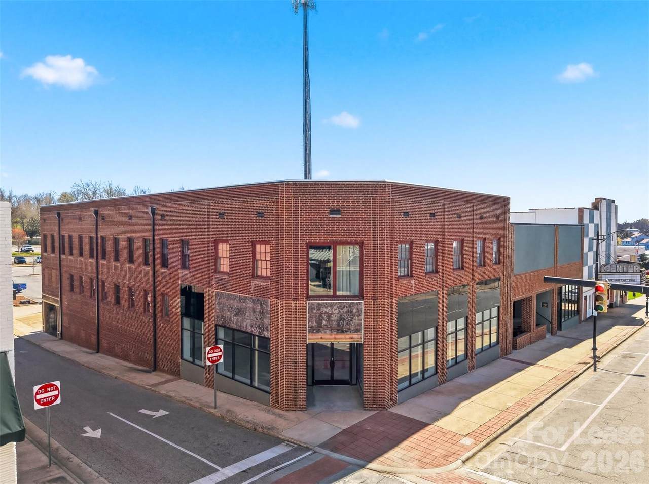 1001 W Avenue - Photo 1