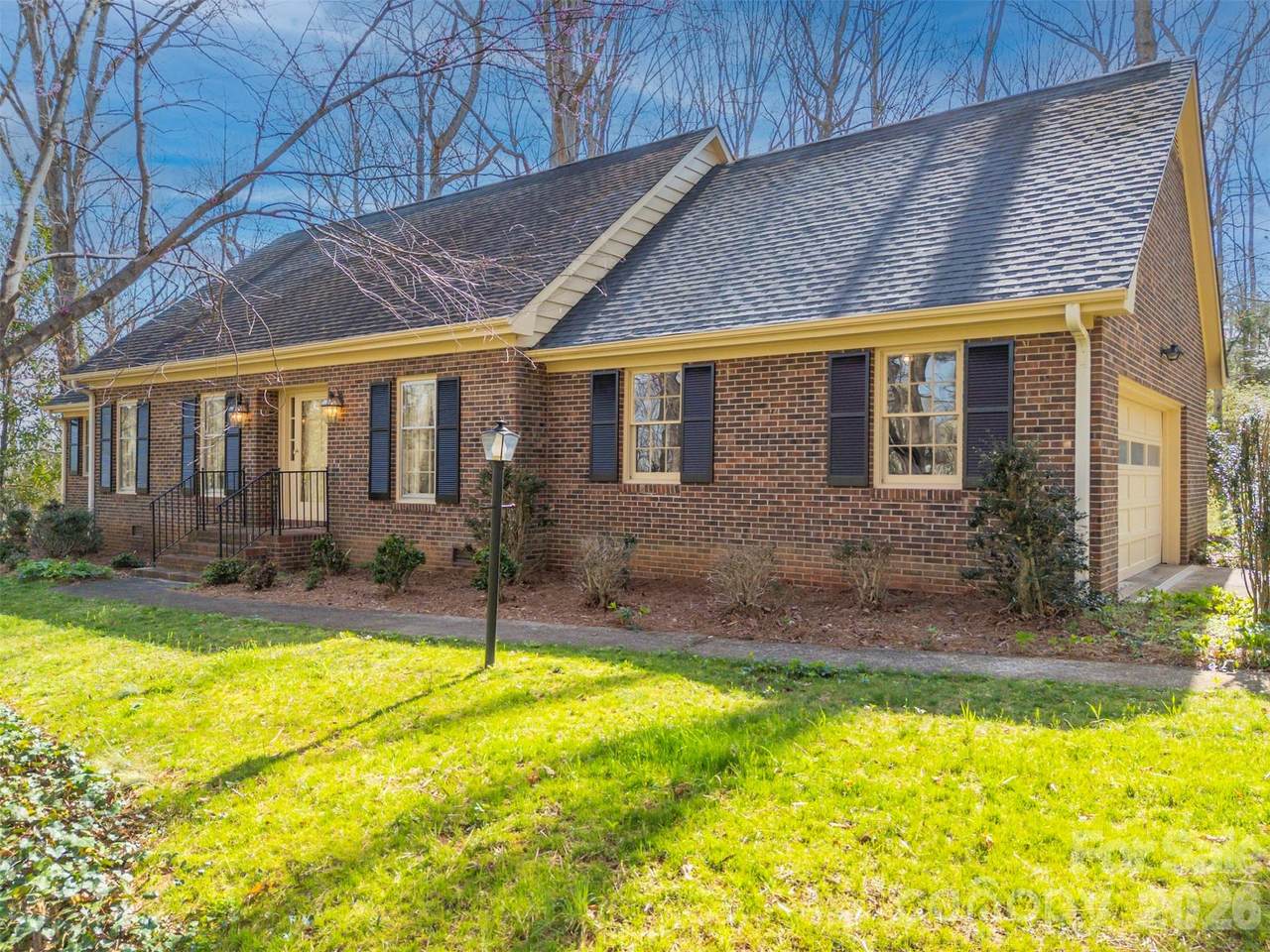 277 Forest Hills Circle - Photo 1
