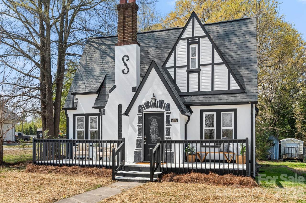4 Elliott Drive - Photo 1