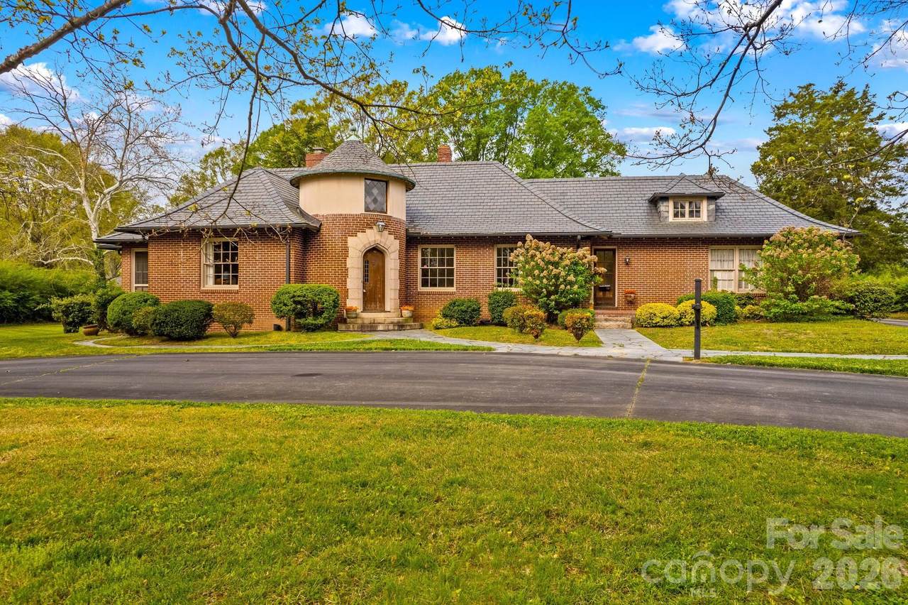 725 Mocksville Avenue - Photo 1