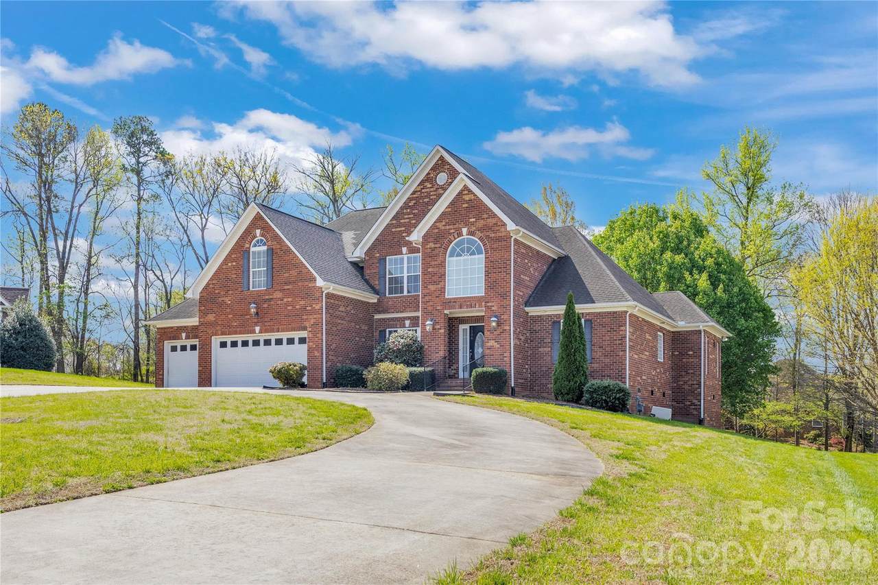 1206 Edgewater Court - Photo 1