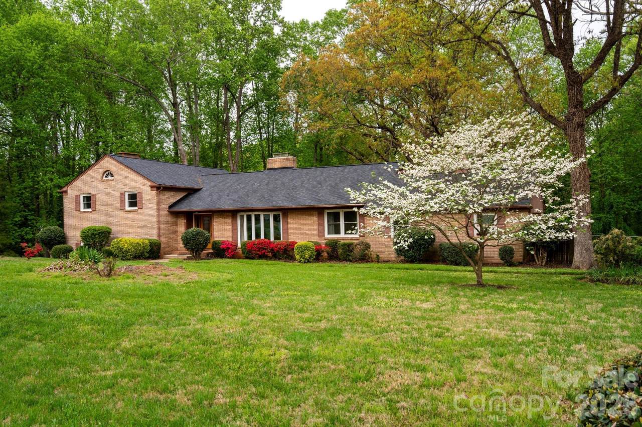 234 Edgewood Drive - Photo 1