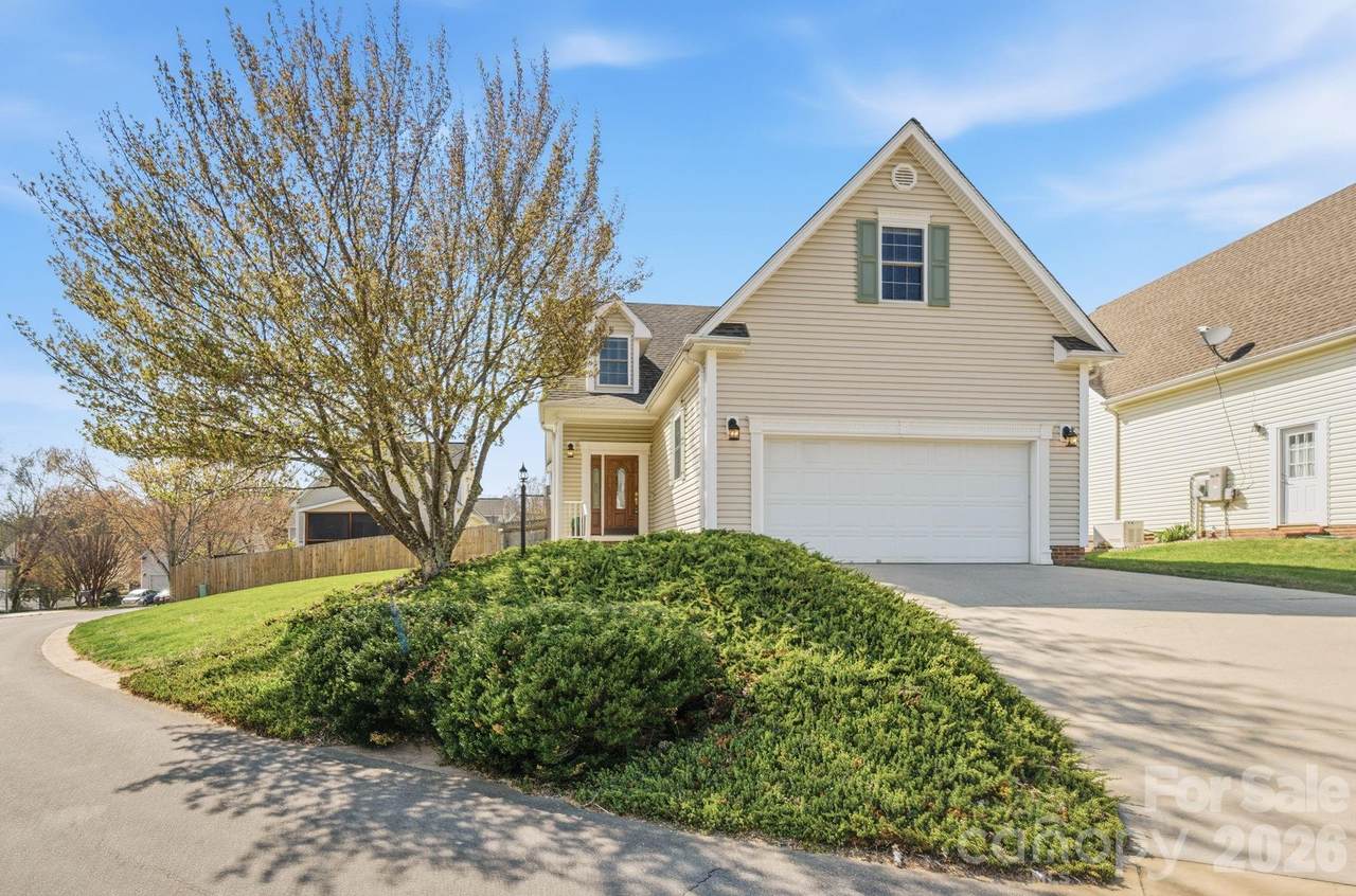 8 Sweet Gum Drive - Photo 1