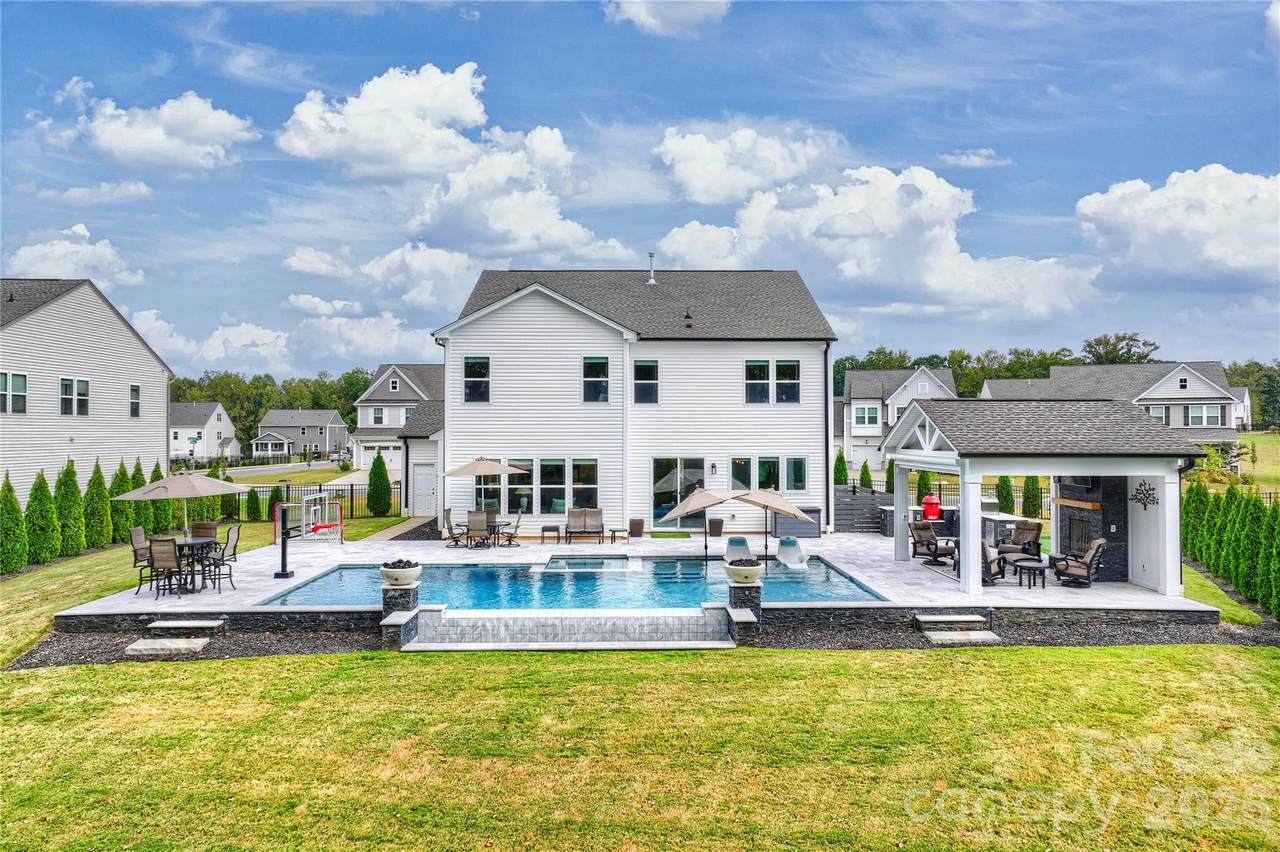 5035 Beacon Avenue - Photo 1