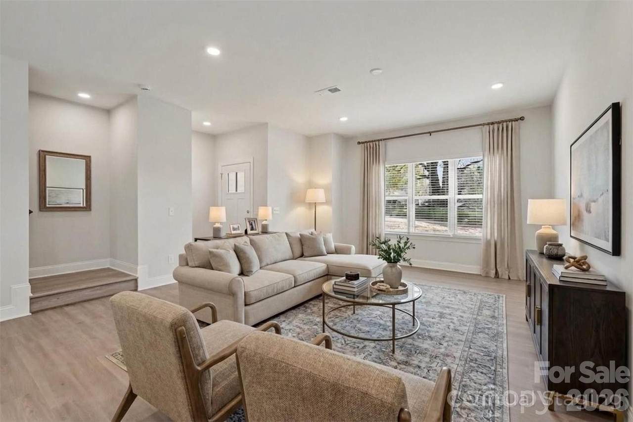533 Broadway Court - Photo 1