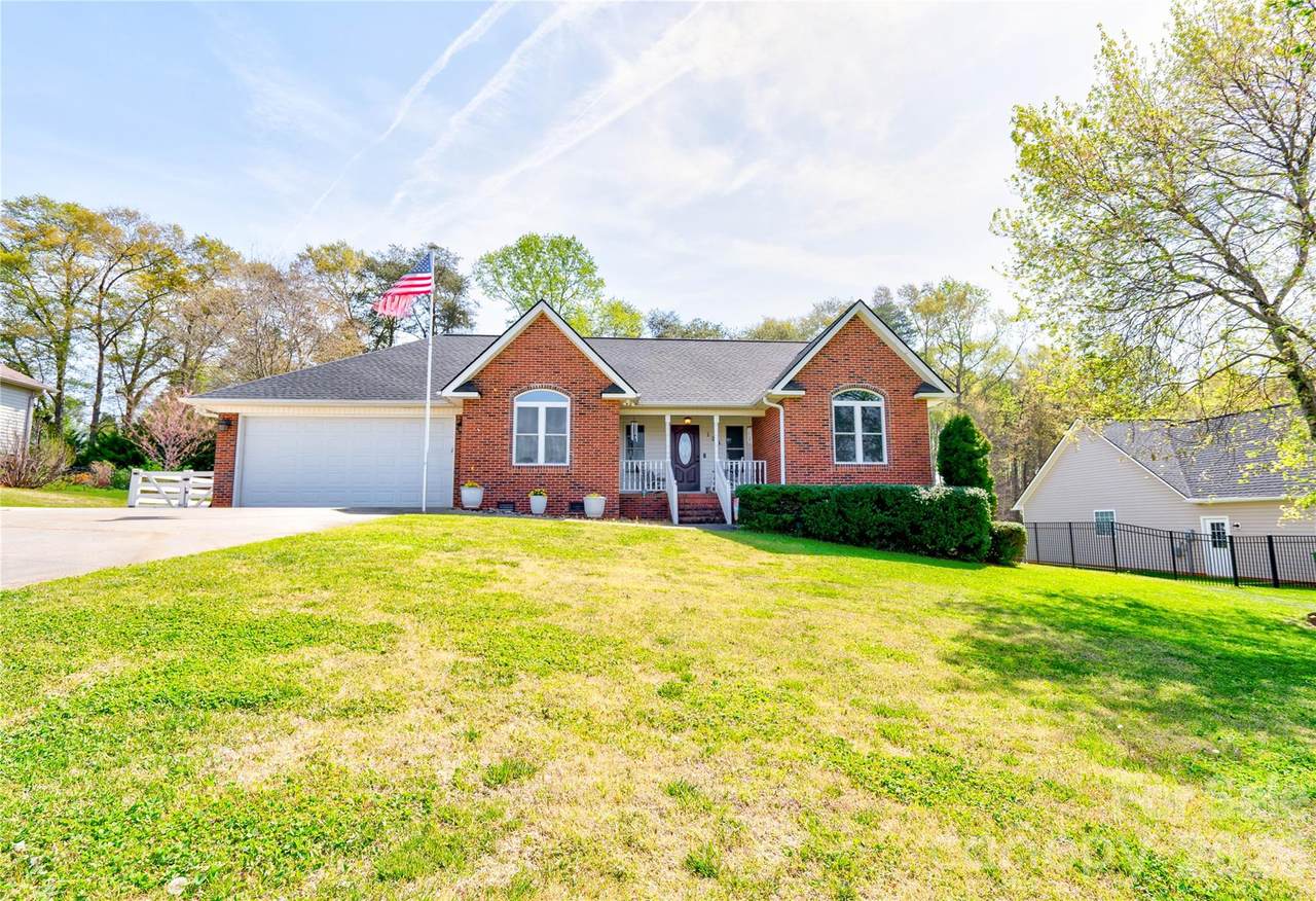 123 Creekside Drive - Photo 1