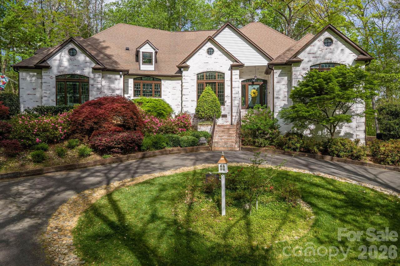 2835 Wimbledon Drive - Photo 1