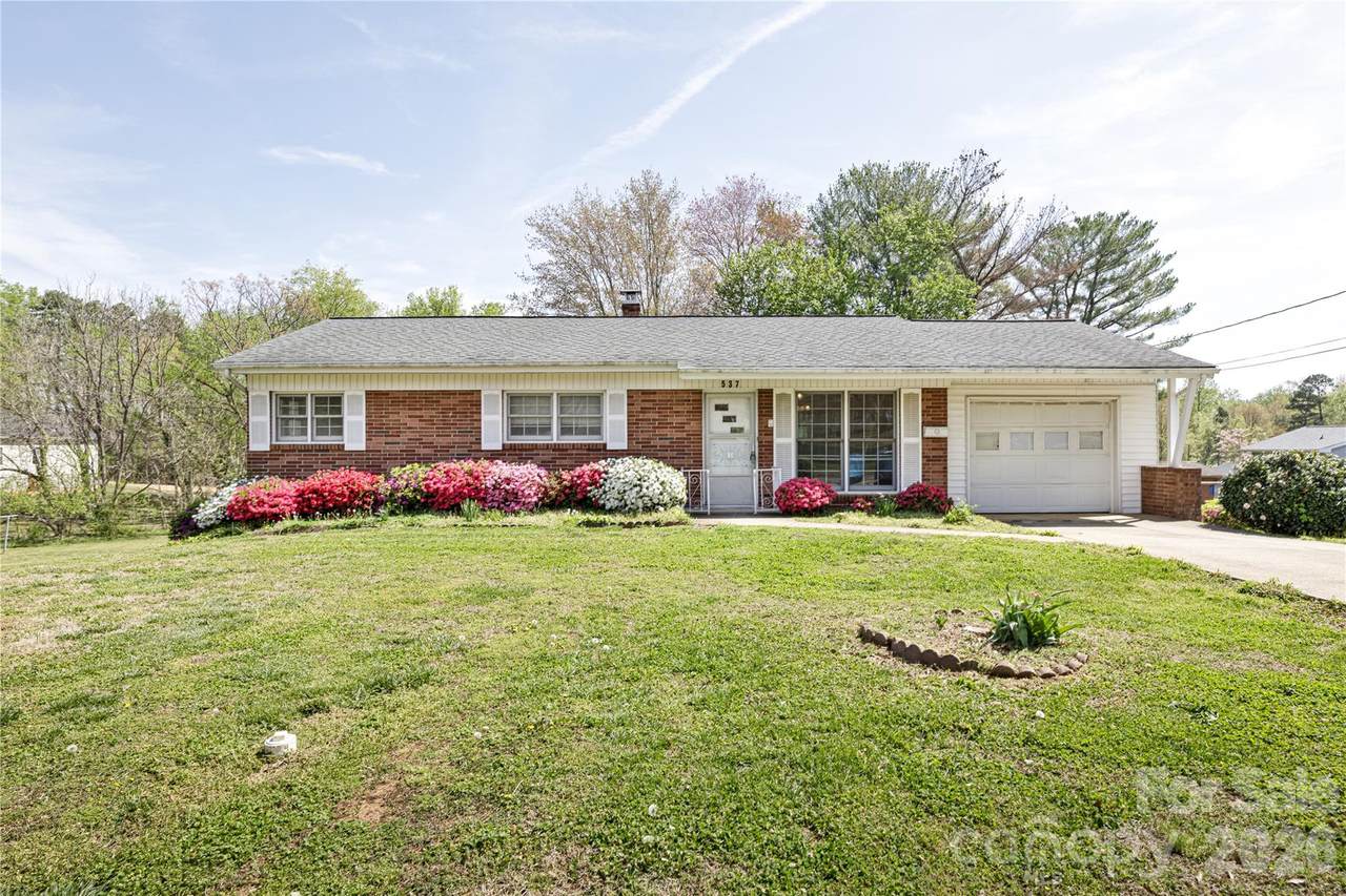 537 32nd Street - Photo 1