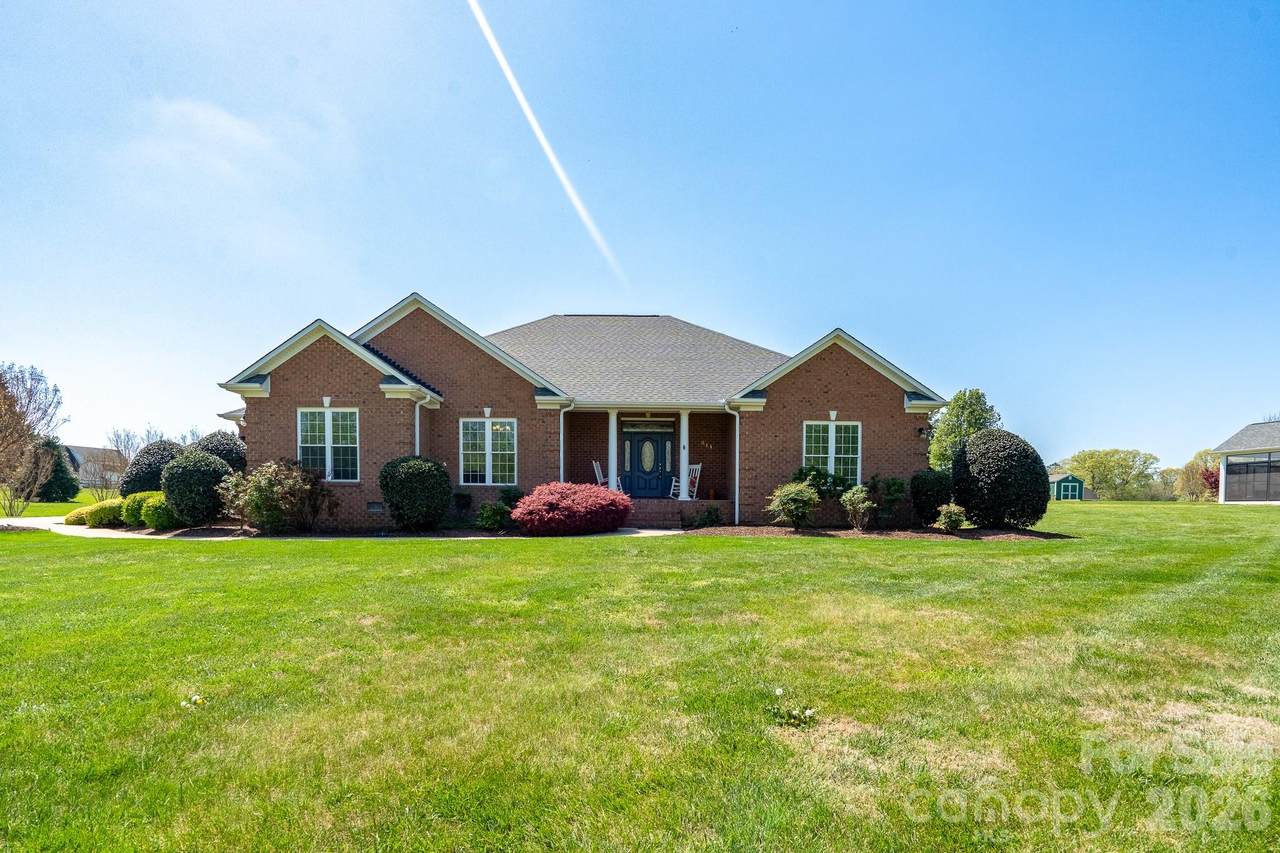 611 Davis Farm Drive - Photo 1
