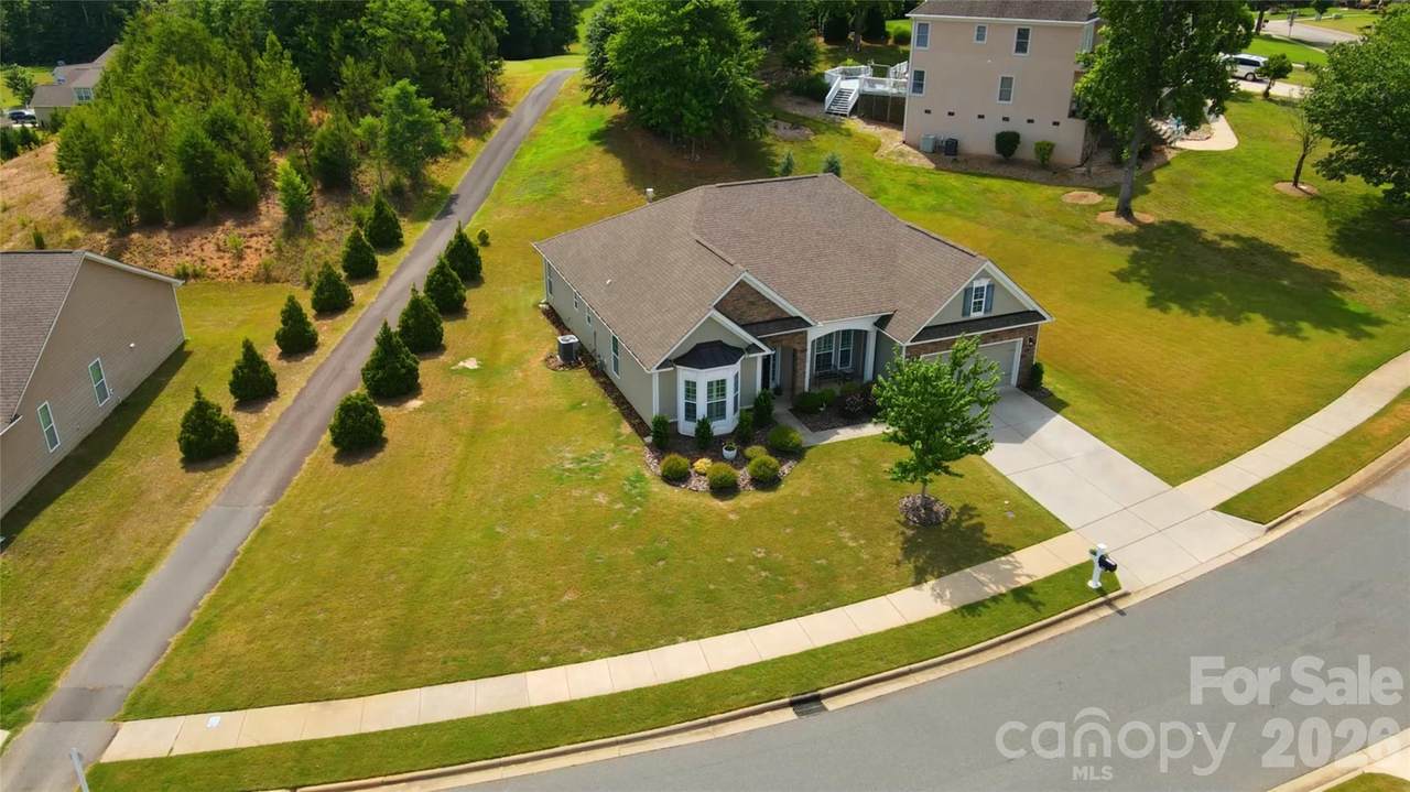 198 Hunters Hill Drive - Photo 1