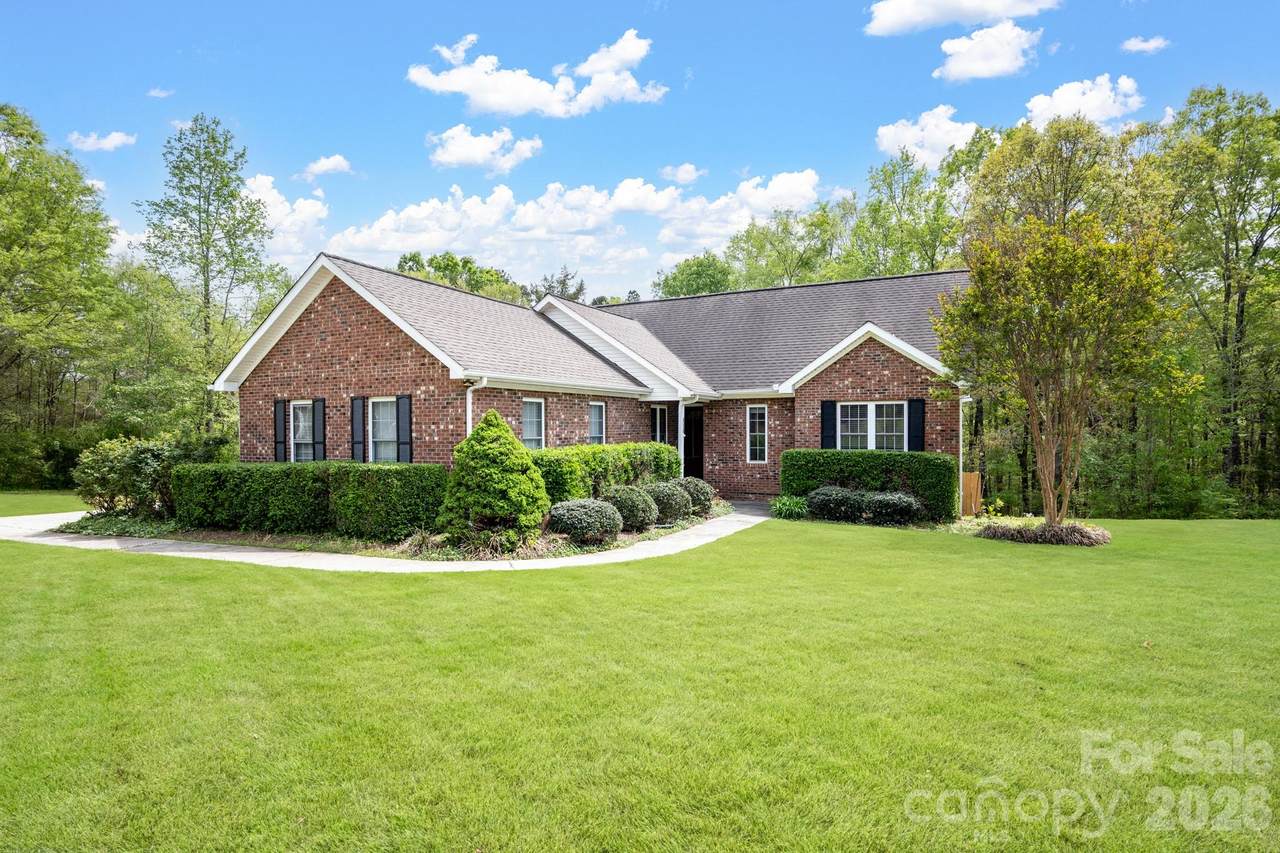 610 Mountain Place - Photo 1