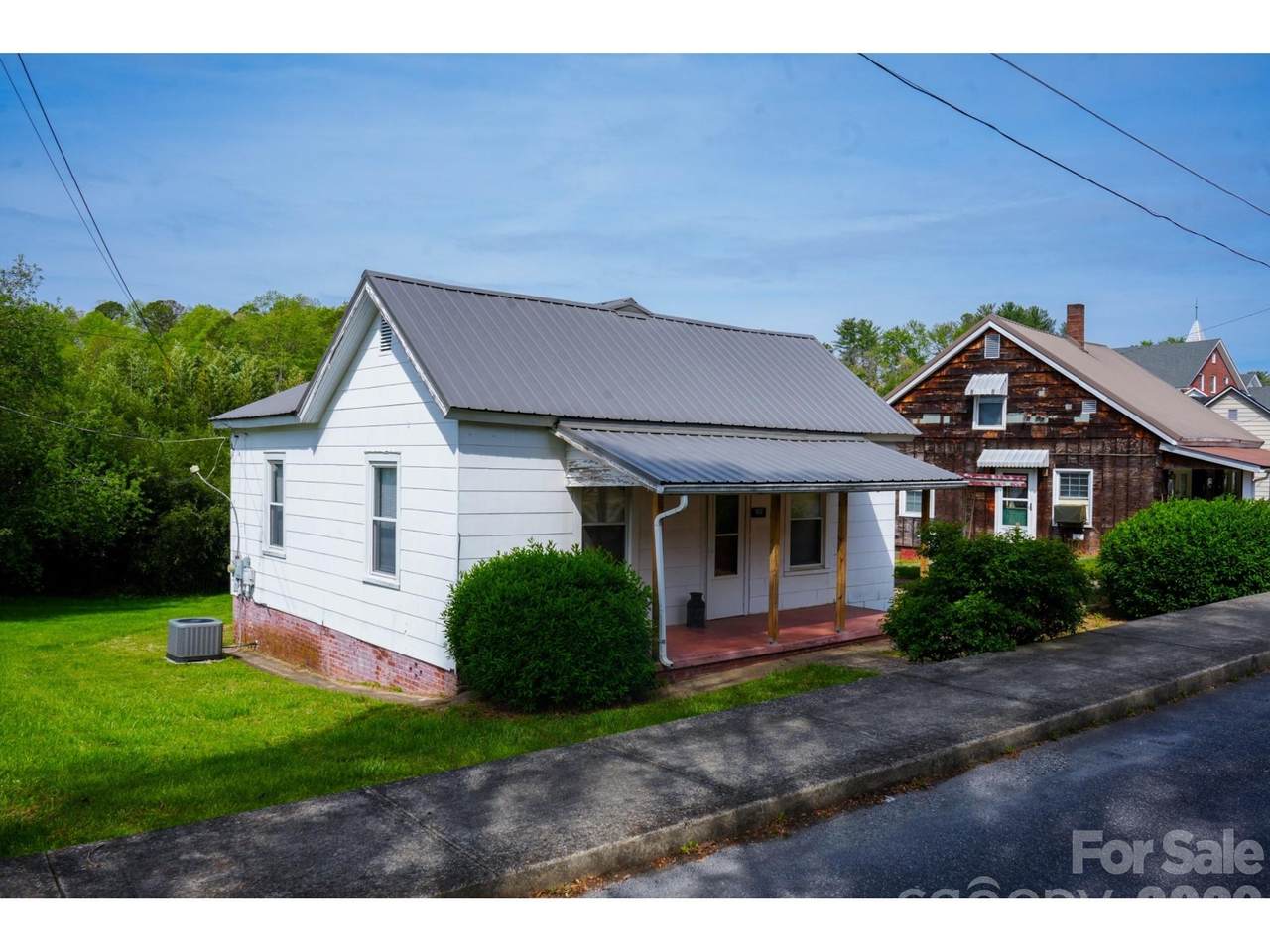 102 6th Em Street - Photo 1