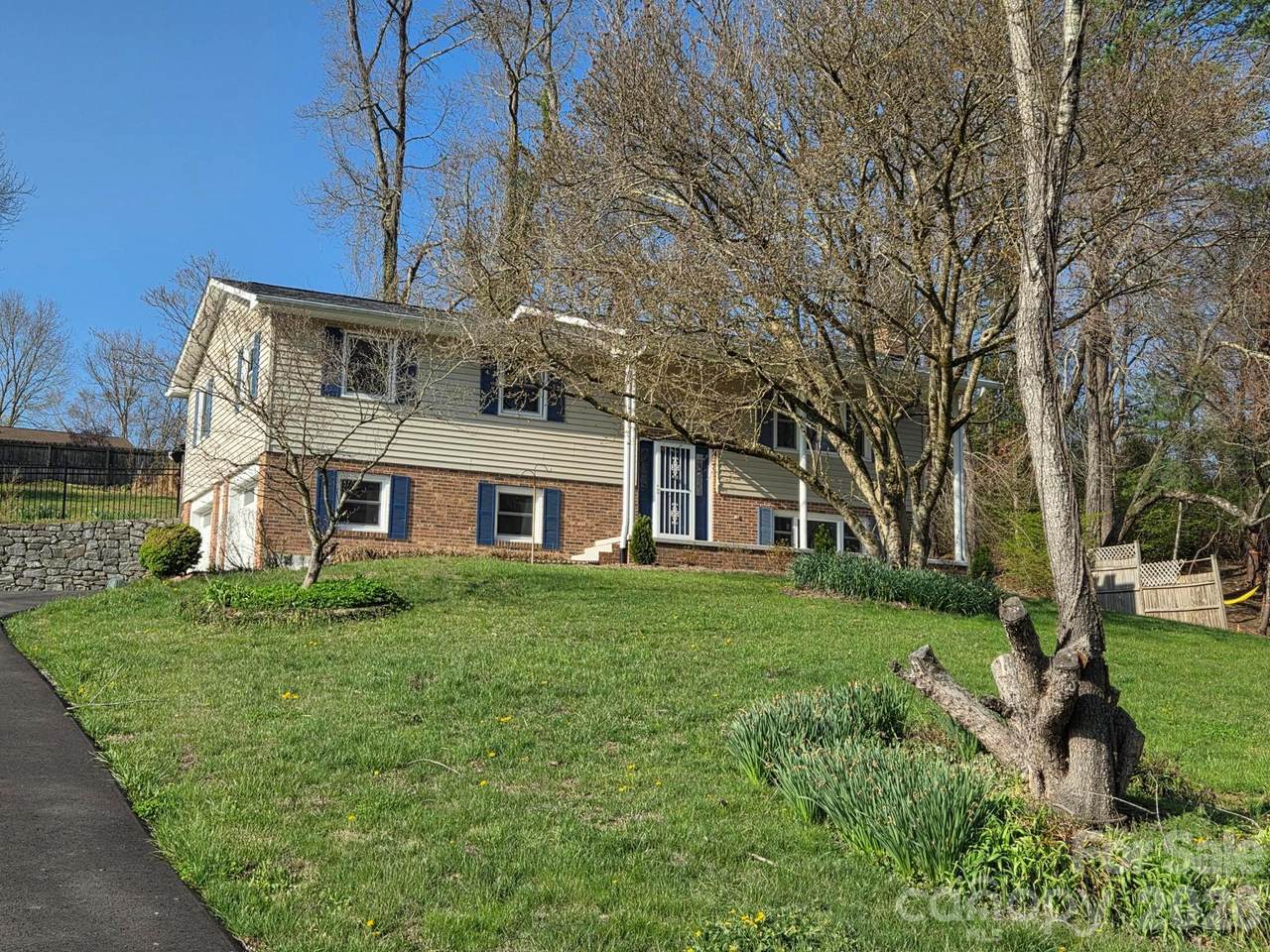 106 Shelly Drive - Photo 1
