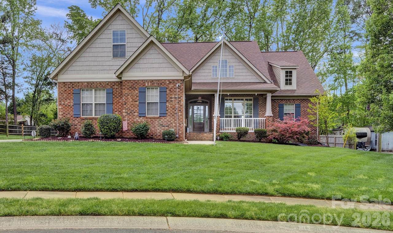 2005 Brookhollow Court - Photo 1