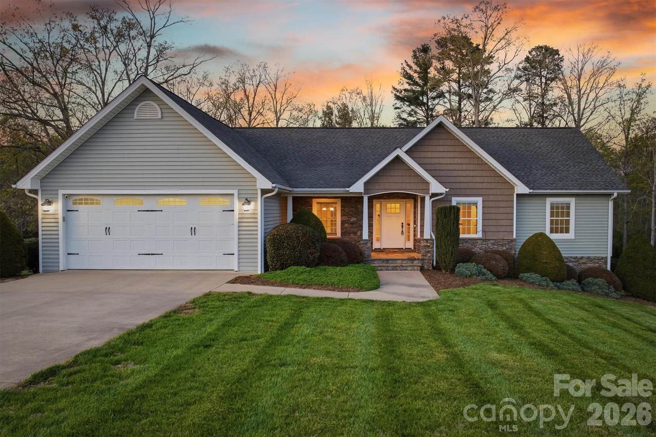 5205 South Oak Circle - Photo 1