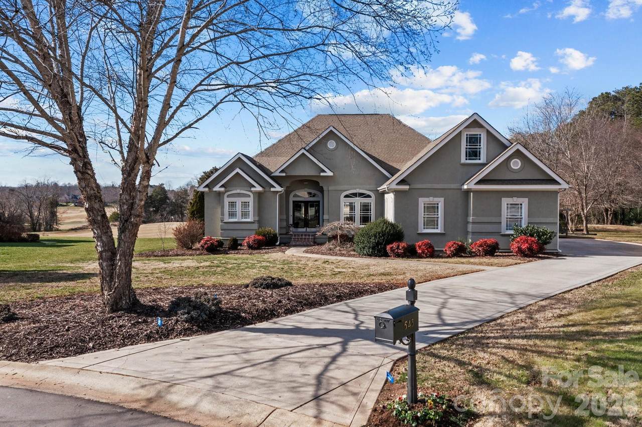 543 Muirfield Way - Photo 1