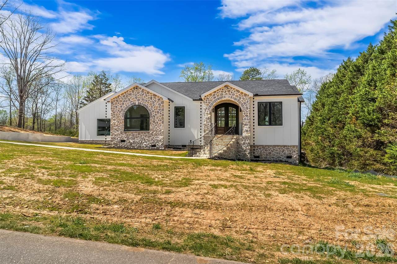 2714 Sides Avenue - Photo 1