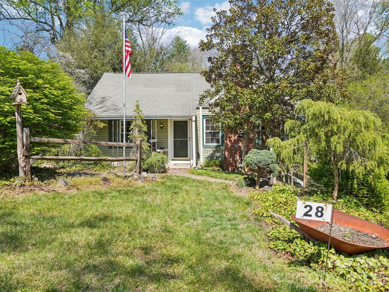28 Kensington Drive - Photo 1