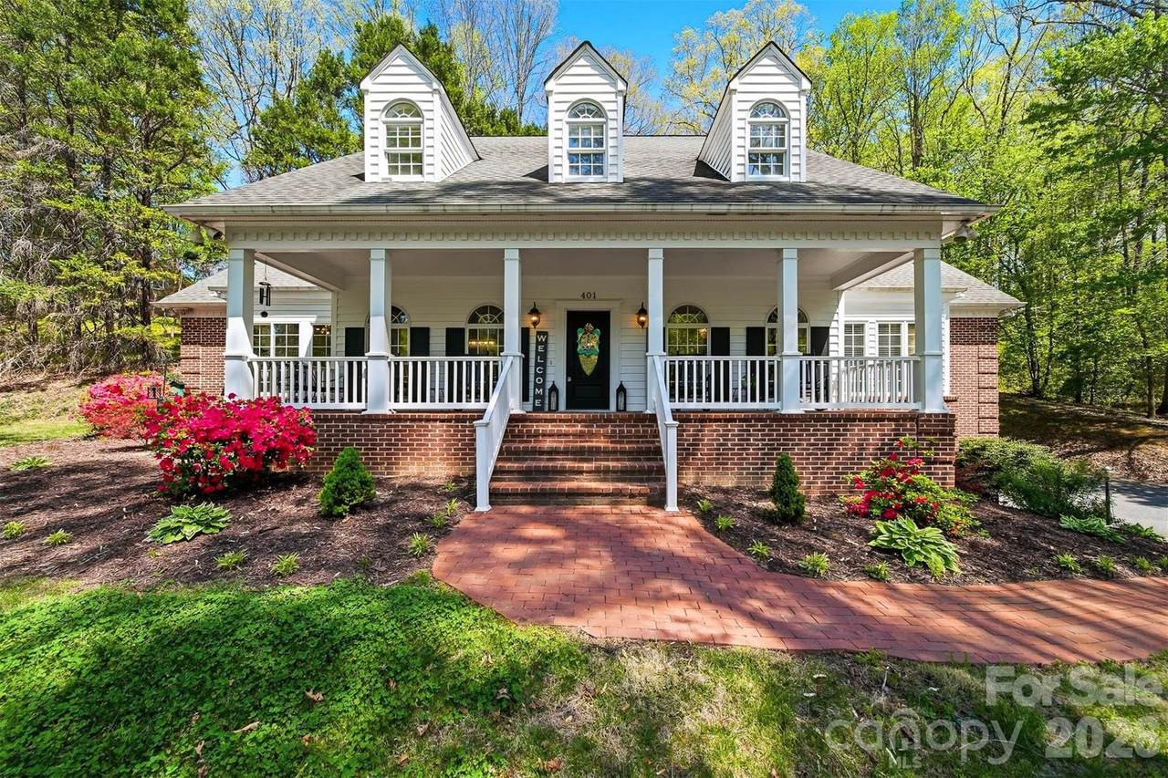 401 Stonecroft Drive - Photo 1