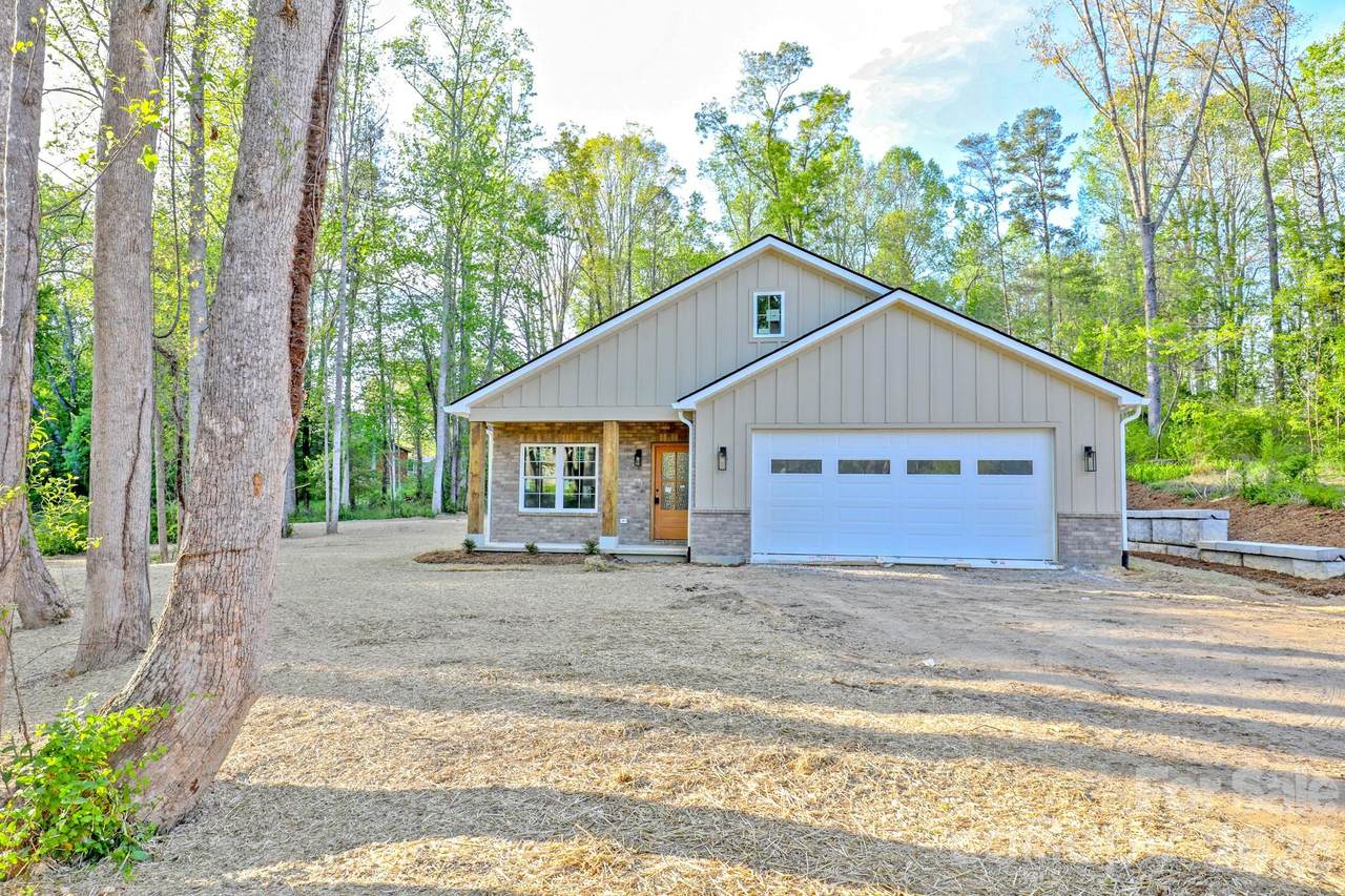 156 Oakdale Drive - Photo 1
