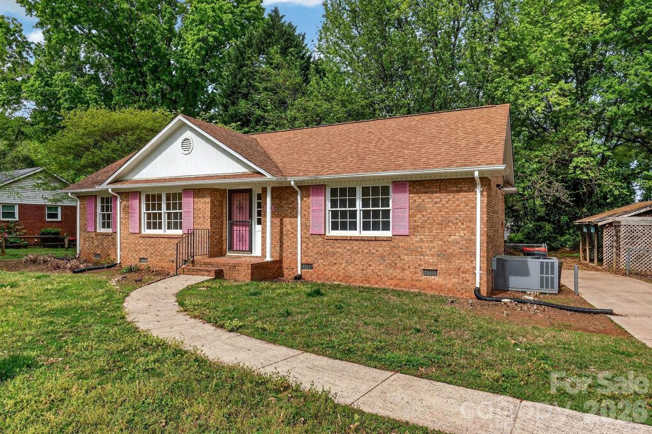 710 Twin Oaks Road - Photo 1