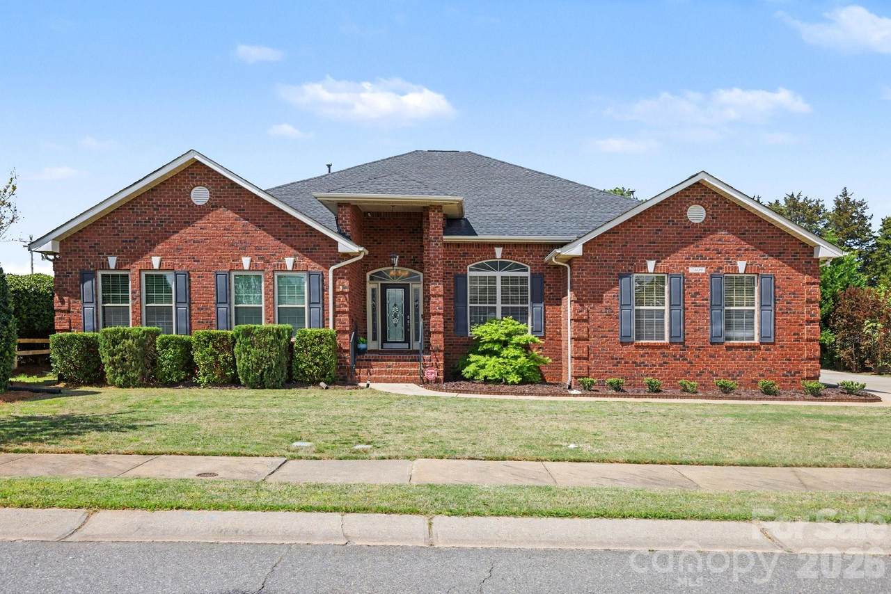 2609 Park Ridge Boulevard - Photo 1