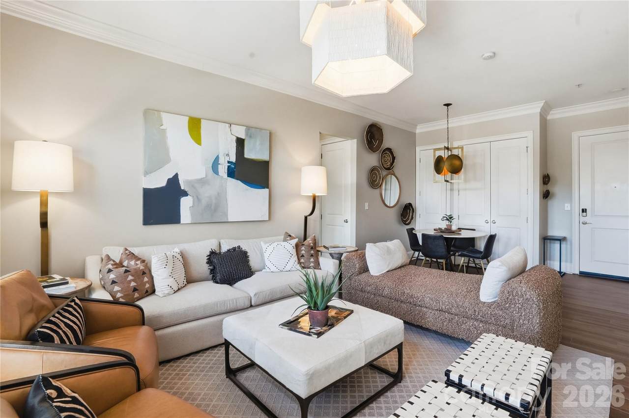2990 Selwyn Avenue - Photo 1