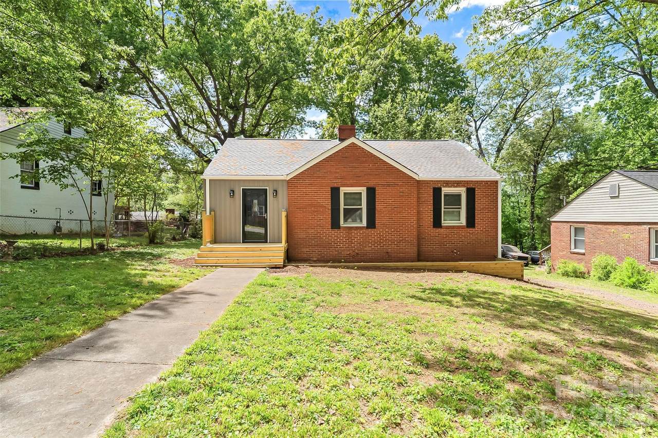 373 Westwood Drive - Photo 1