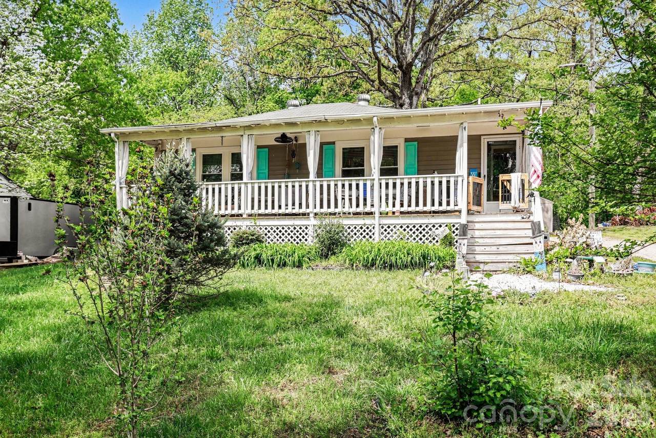 403 Oakdale Avenue - Photo 1