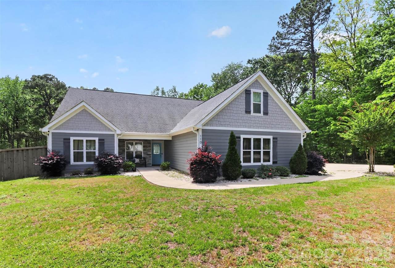 110 Sunset Drive - Photo 1