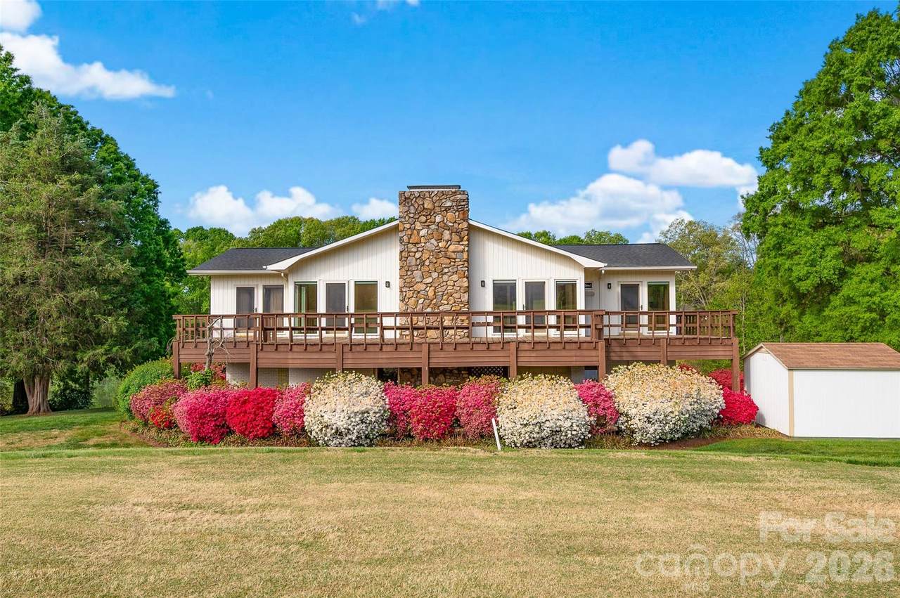 443 Gleneagles Road - Photo 1
