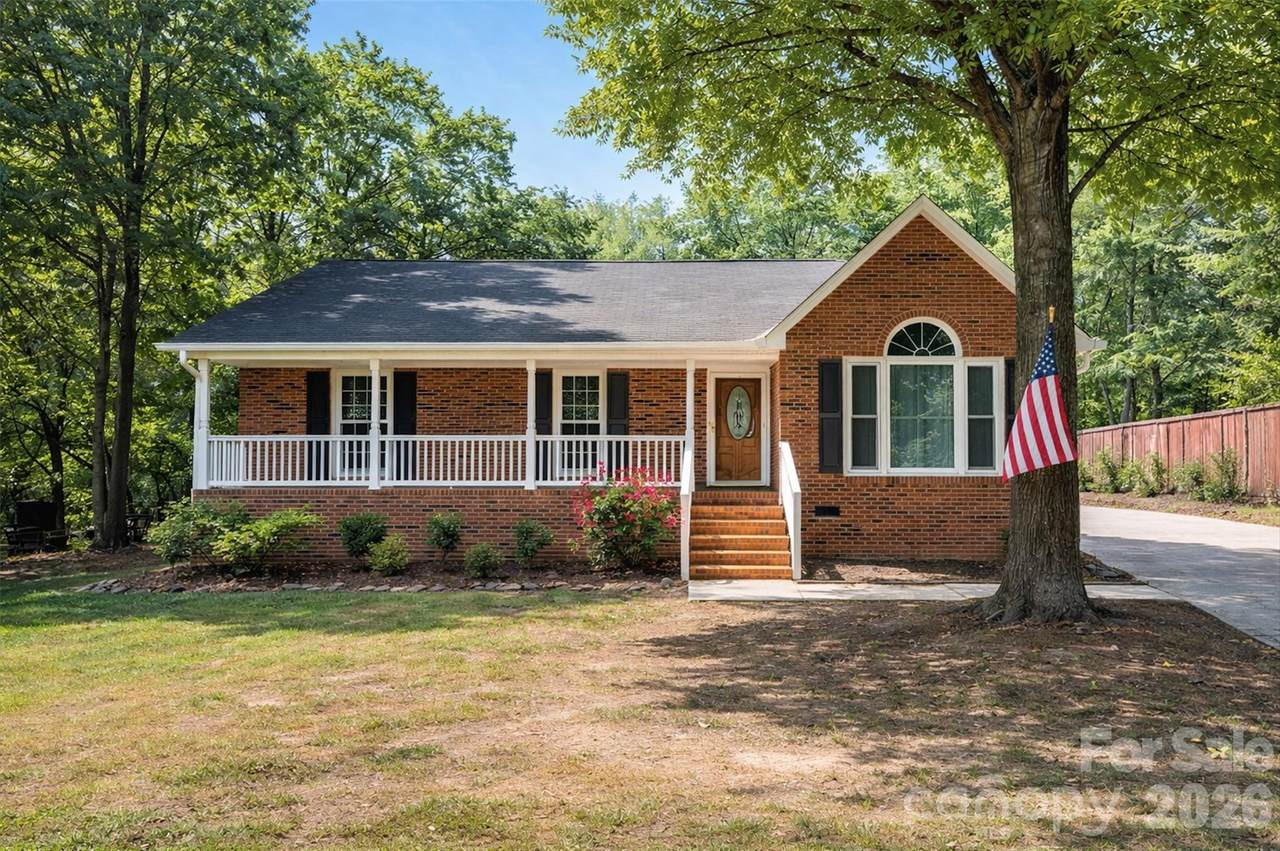 924 Cameron Court - Photo 1