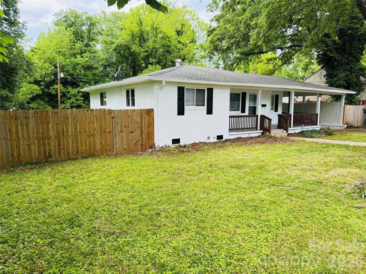1211 Campus Street - Photo 1