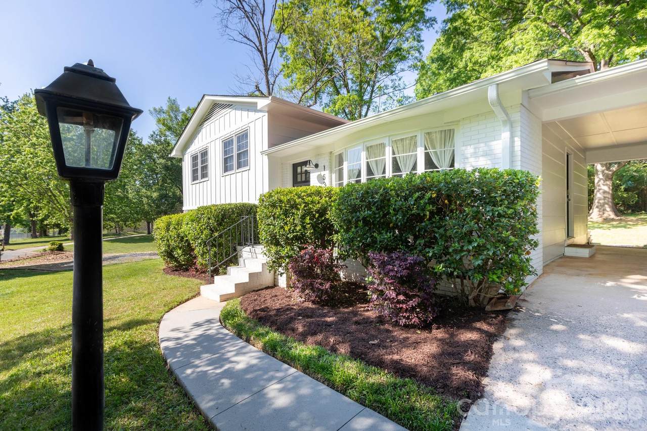 1530 Barberry Court - Photo 1