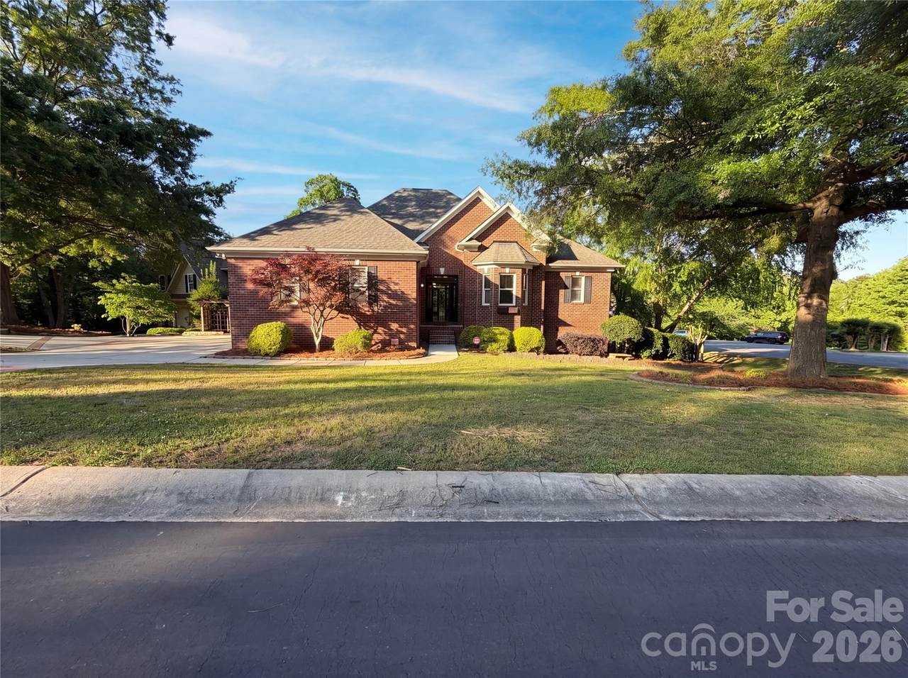 142 Canterbury Crossing - Photo 1