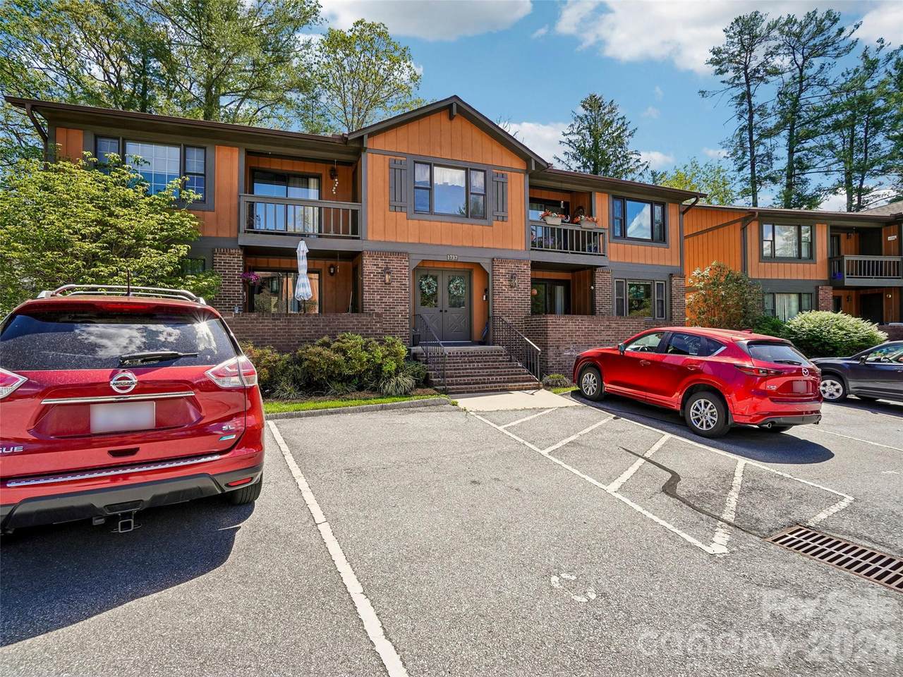 1737 Haywood Manor Road - Photo 1