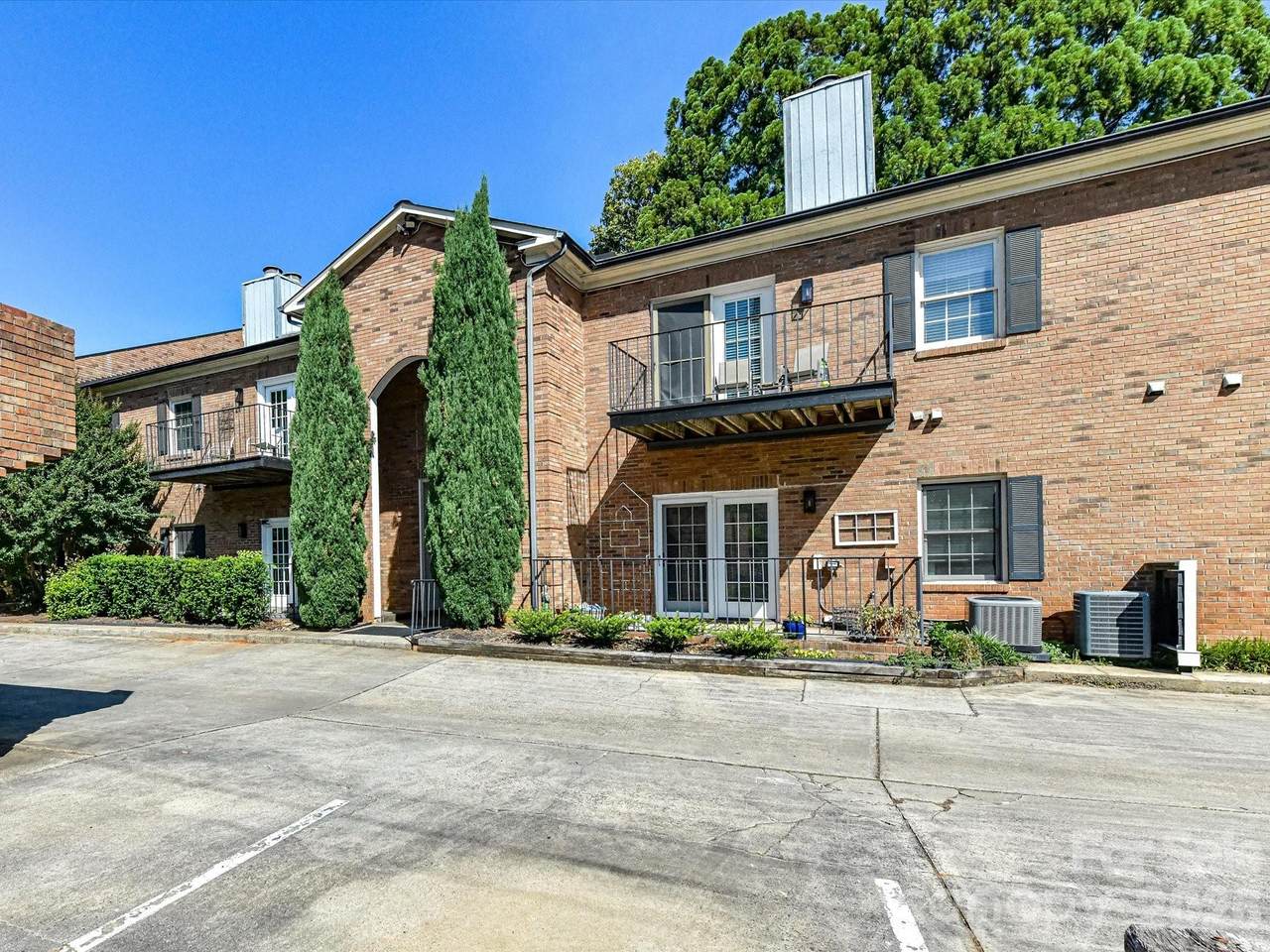 1014 Queens Road - Photo 1
