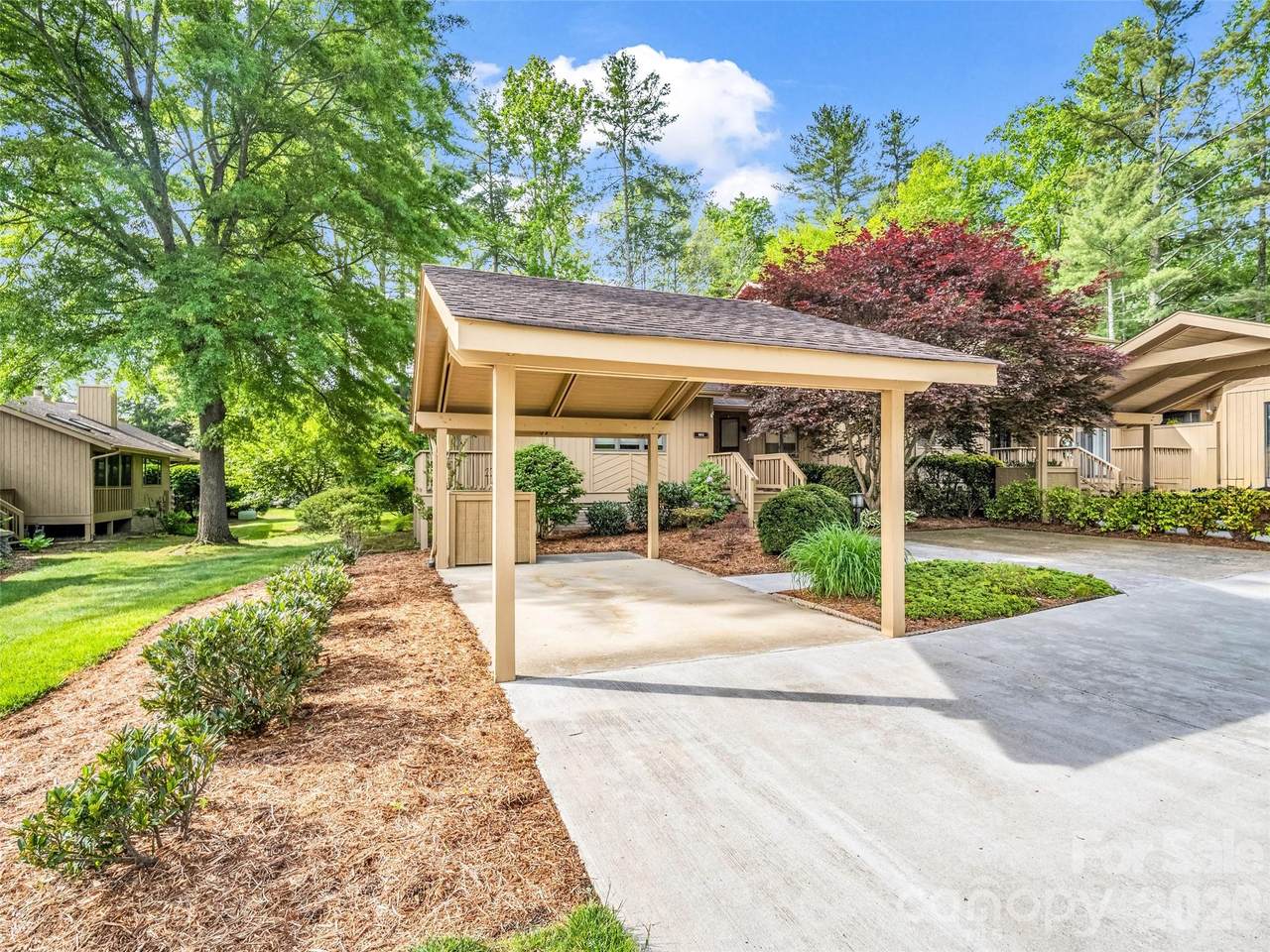 102 White Oak Drive - Photo 1