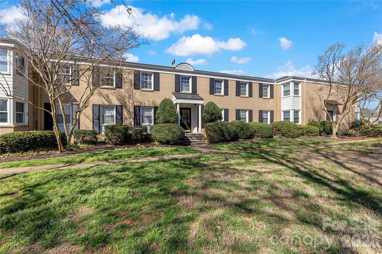 540 Wakefield Drive - Photo 1