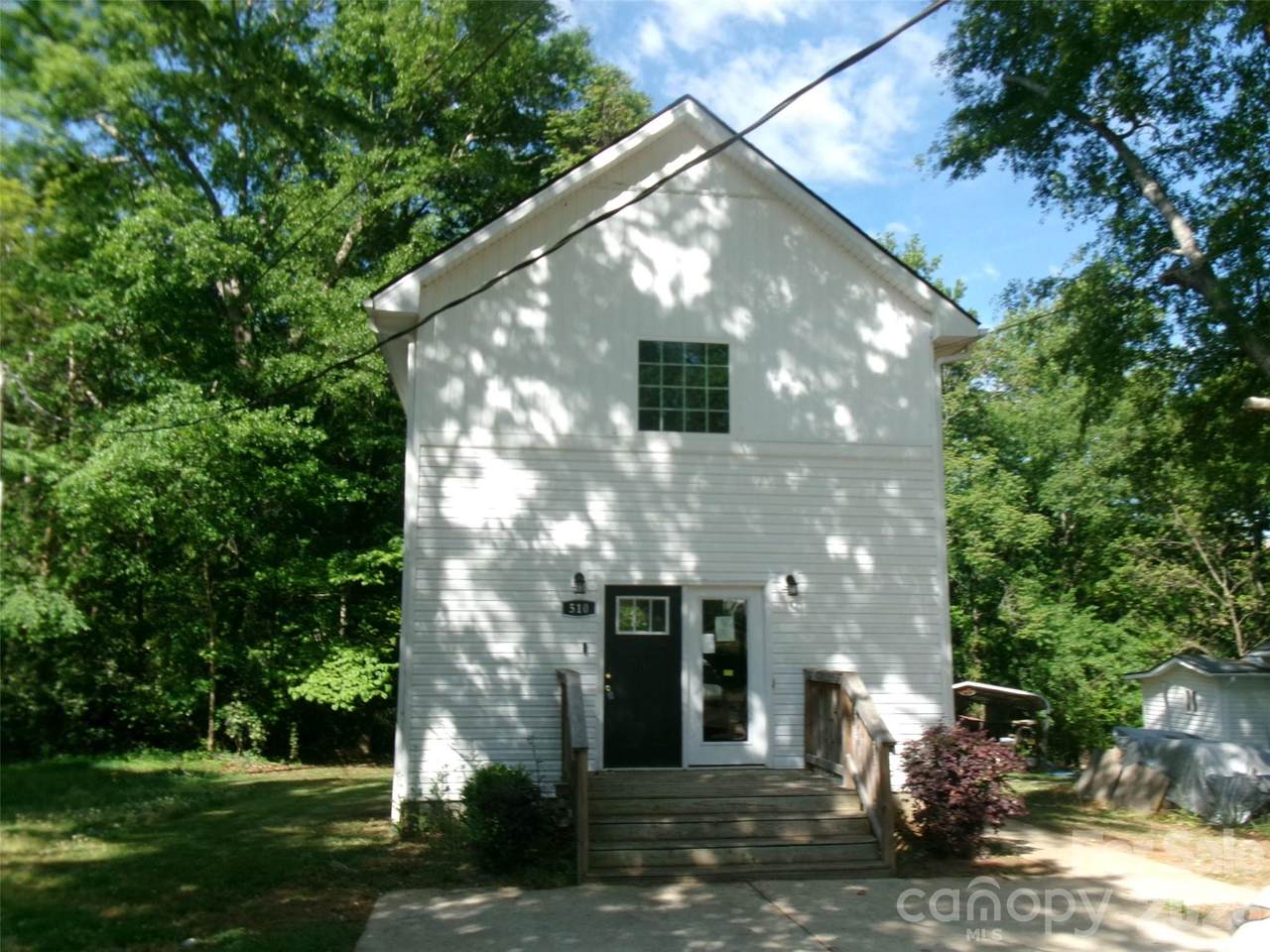 510 Kings Road - Photo 1