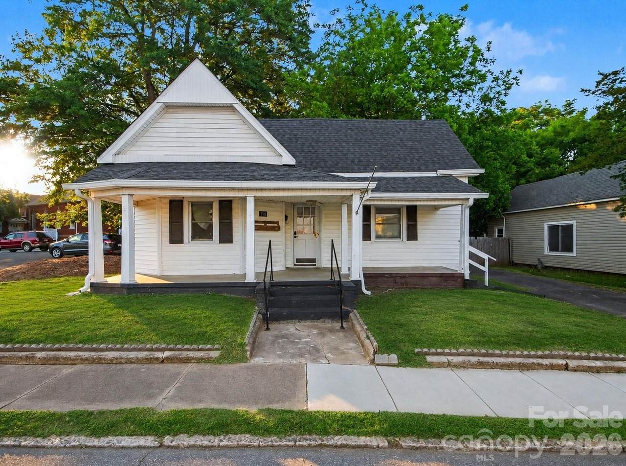 198 Buffalo Avenue - Photo 1