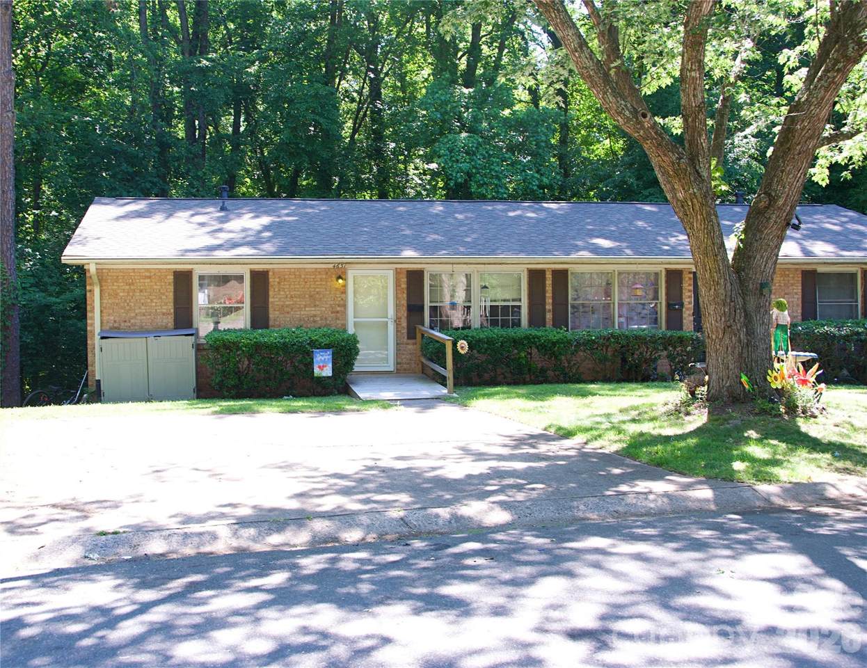 4631 Highlake Drive - Photo 1