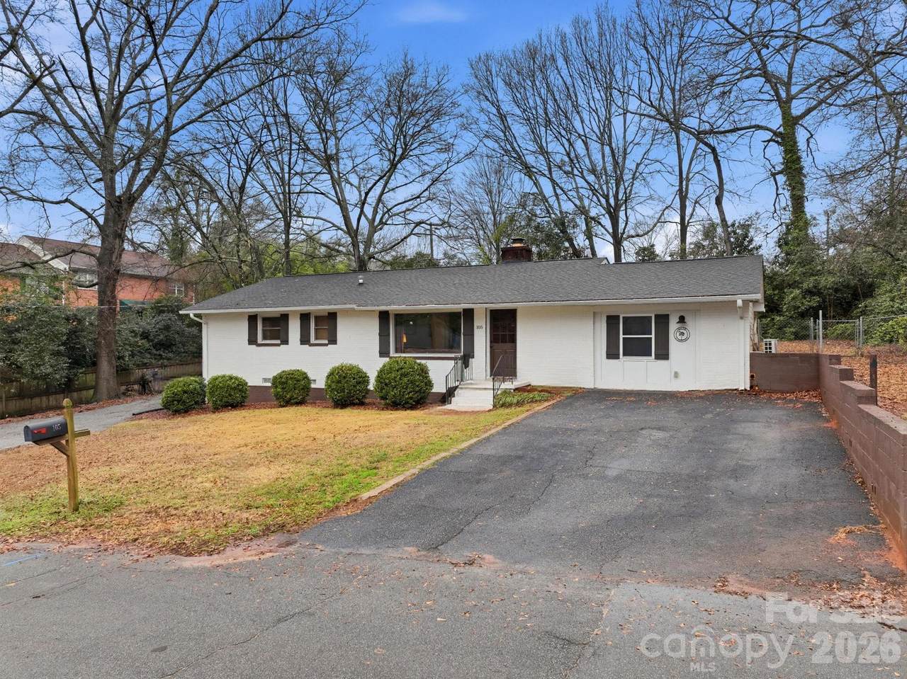 105 College Heights Boulevard - Photo 1