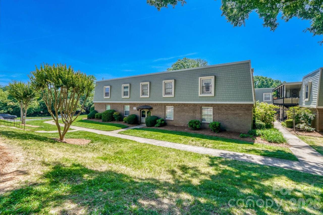 2610 Park Road - Photo 1
